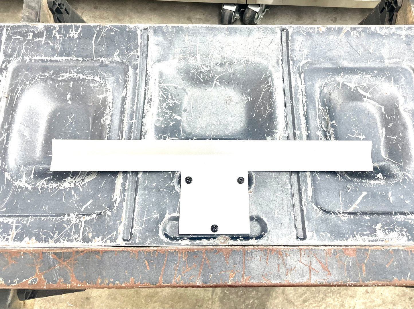 Jeep Comanche Tailgate Wall-Mount Bracket