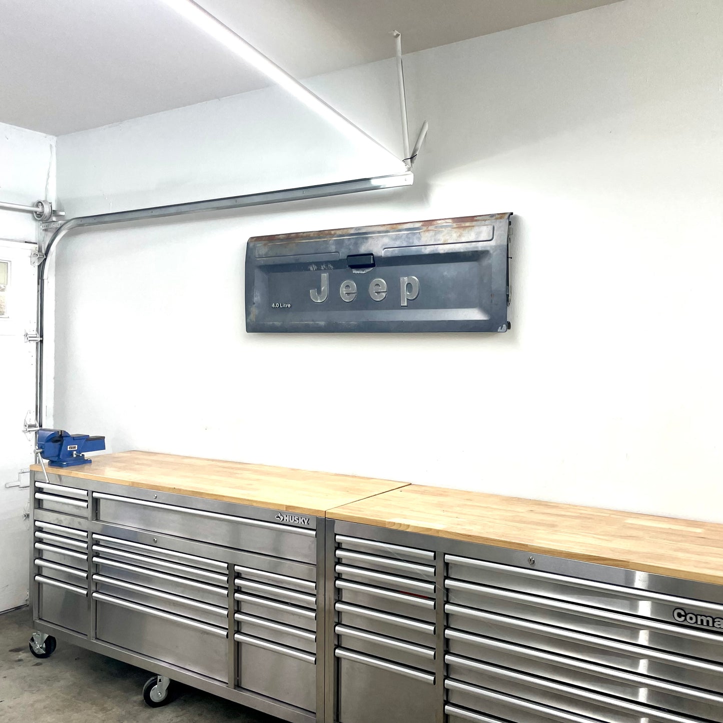 Jeep Comanche Tailgate Wall-Mount Bracket